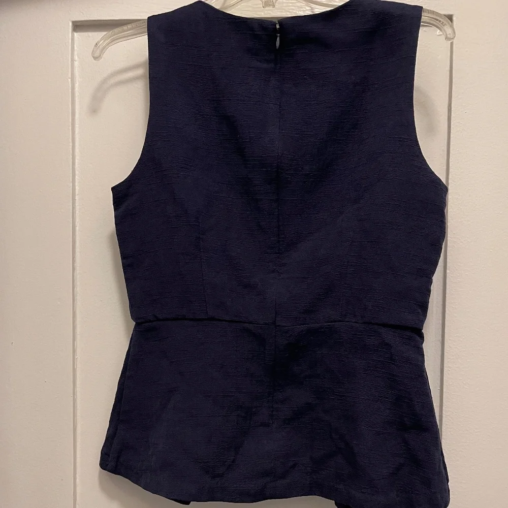 Banana Republic Navy Textured Peplum Shell Top - Picture 4 of 9
